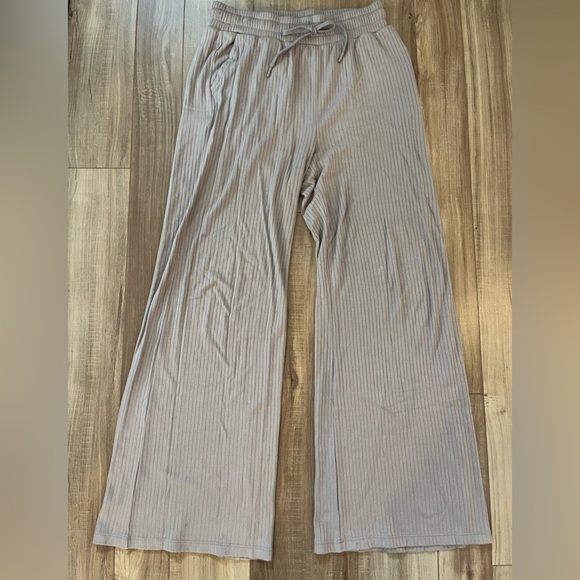 Beyond Yoga Well Traveled Wide Leg Pant - Picture 2 of 8